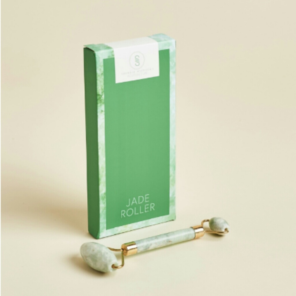 Sherrie Matthews Acupuncture Jade Stone Roller